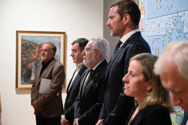 O Parlamento de Galicia expón na Coruña unha selección da súa colección de arte